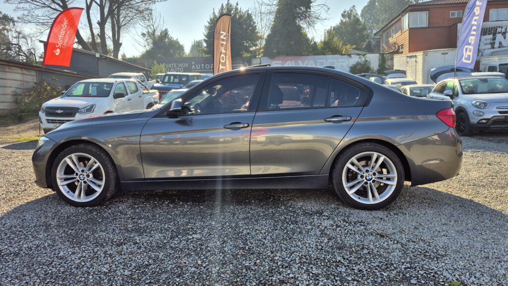 BMW 318 Sport 1.5 Aut — foto 2 de 17