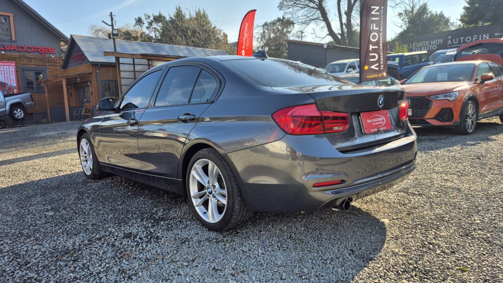 BMW 318 Sport 1.5 Aut — foto 3 de 17
