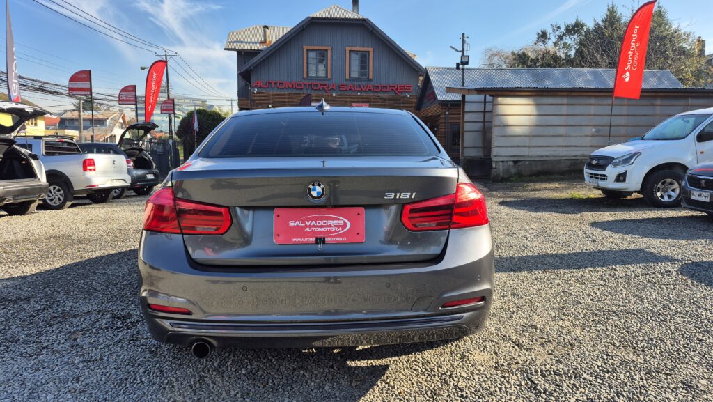 BMW 318 Sport 1.5 Aut — foto 4 de 17