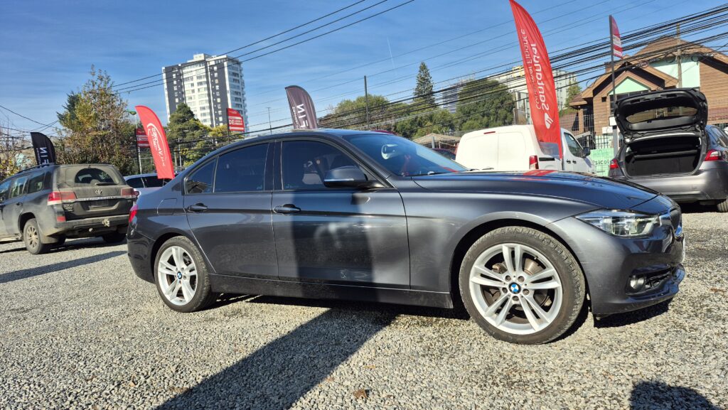 BMW 318 Sport 1.5 Aut — foto 6 de 17