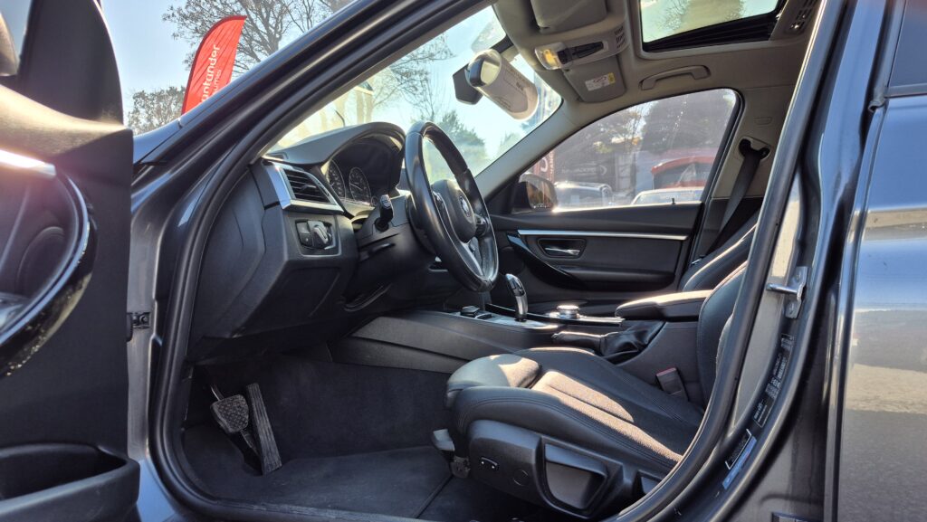 BMW 318 Sport 1.5 Aut — foto 8 de 17