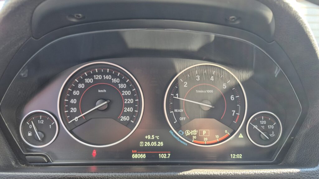 BMW 318 Sport 1.5 Aut — foto 9 de 17