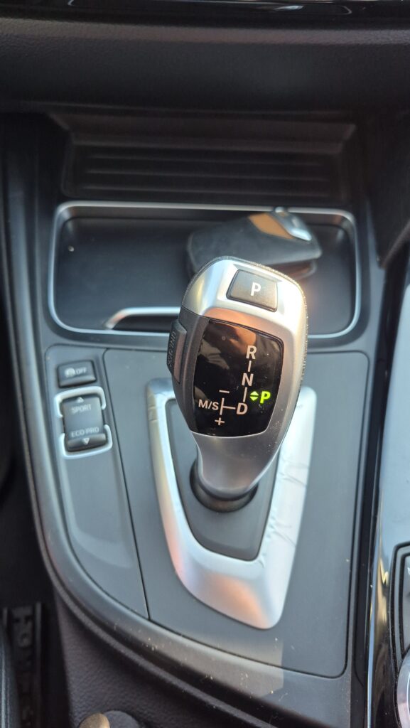 BMW 318 Sport 1.5 Aut — foto 12 de 17