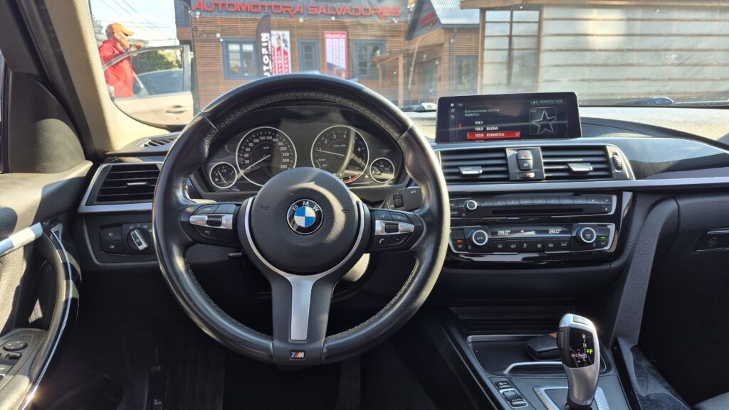 BMW 318 Sport 1.5 Aut — foto 15 de 17