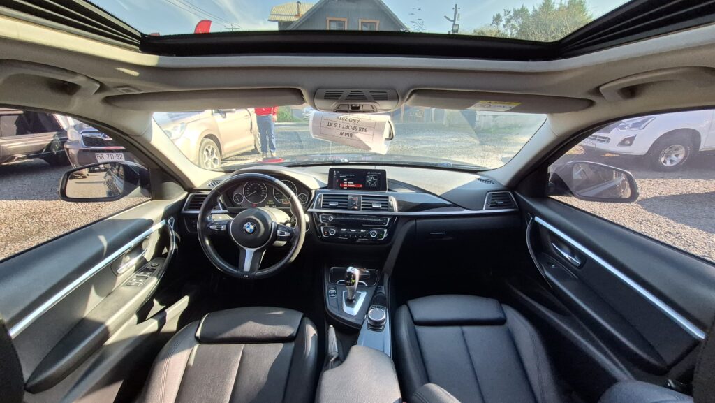 BMW 318 Sport 1.5 Aut — foto 16 de 17