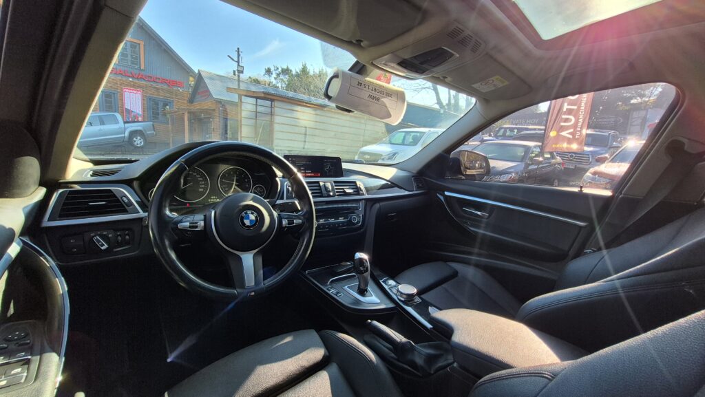 BMW 318 Sport 1.5 Aut — foto 17 de 17