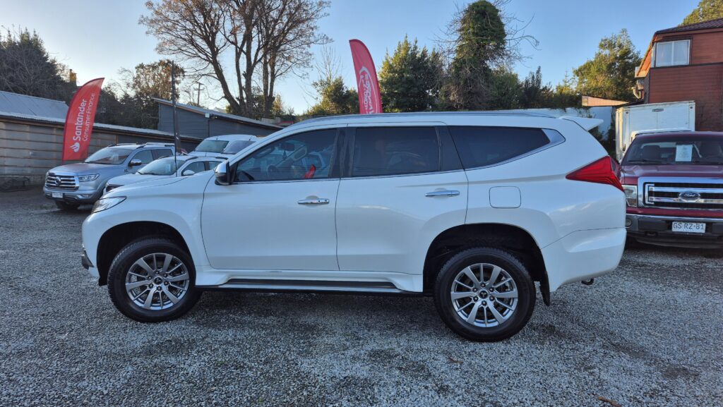 Mitsubishi Montero Sport — foto 2 de 18