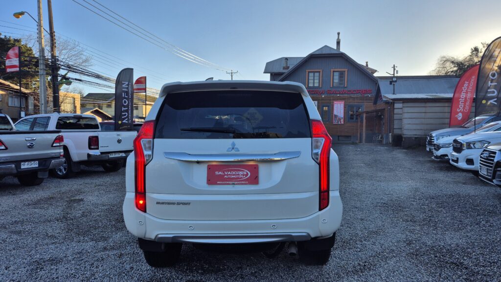 Mitsubishi Montero Sport — foto 4 de 18