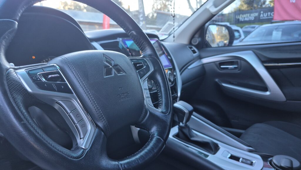 Mitsubishi Montero Sport — foto 7 de 18