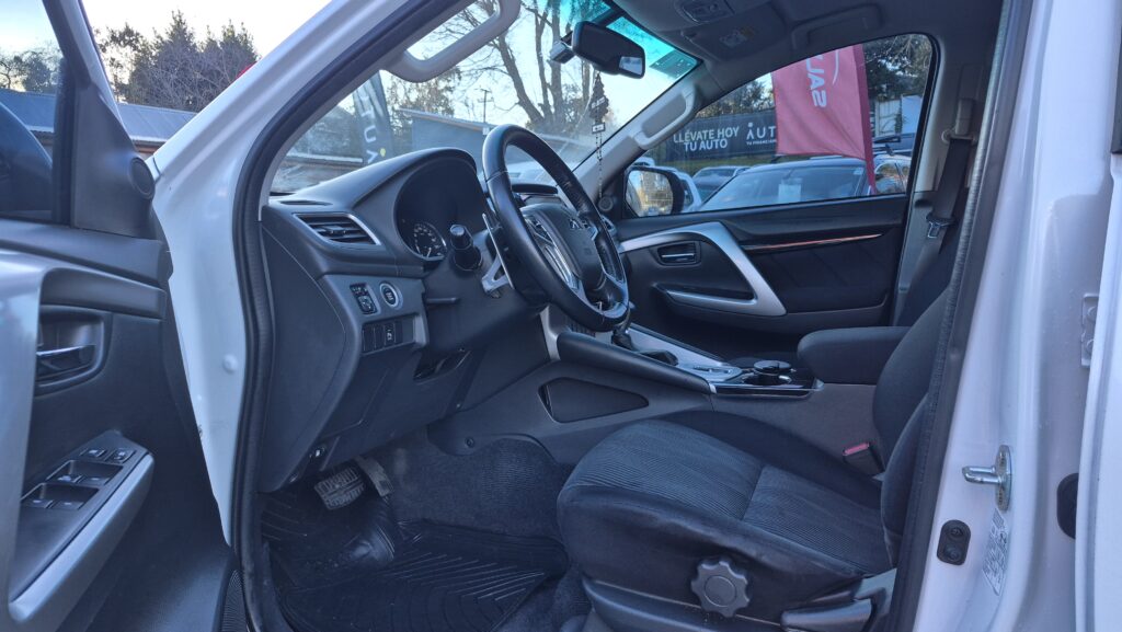 Mitsubishi Montero Sport — foto 8 de 18