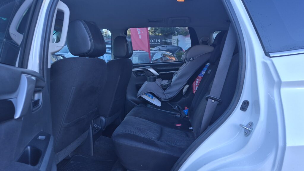 Mitsubishi Montero Sport — foto 13 de 18
