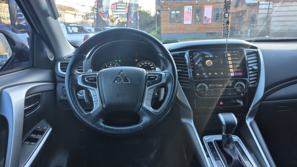 Mitsubishi Montero Sport — foto 16 de 18