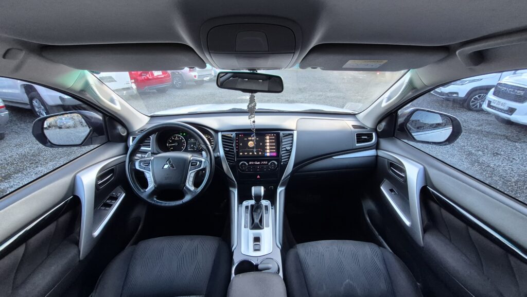 Mitsubishi Montero Sport — foto 17 de 18