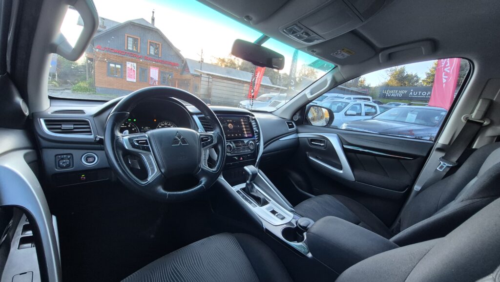 Mitsubishi Montero Sport — foto 18 de 18