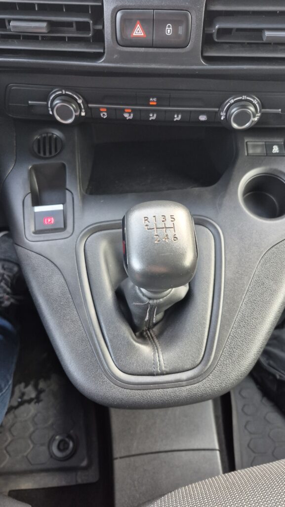 Peugeot Partner 1.5 L1 — foto 11 de 13