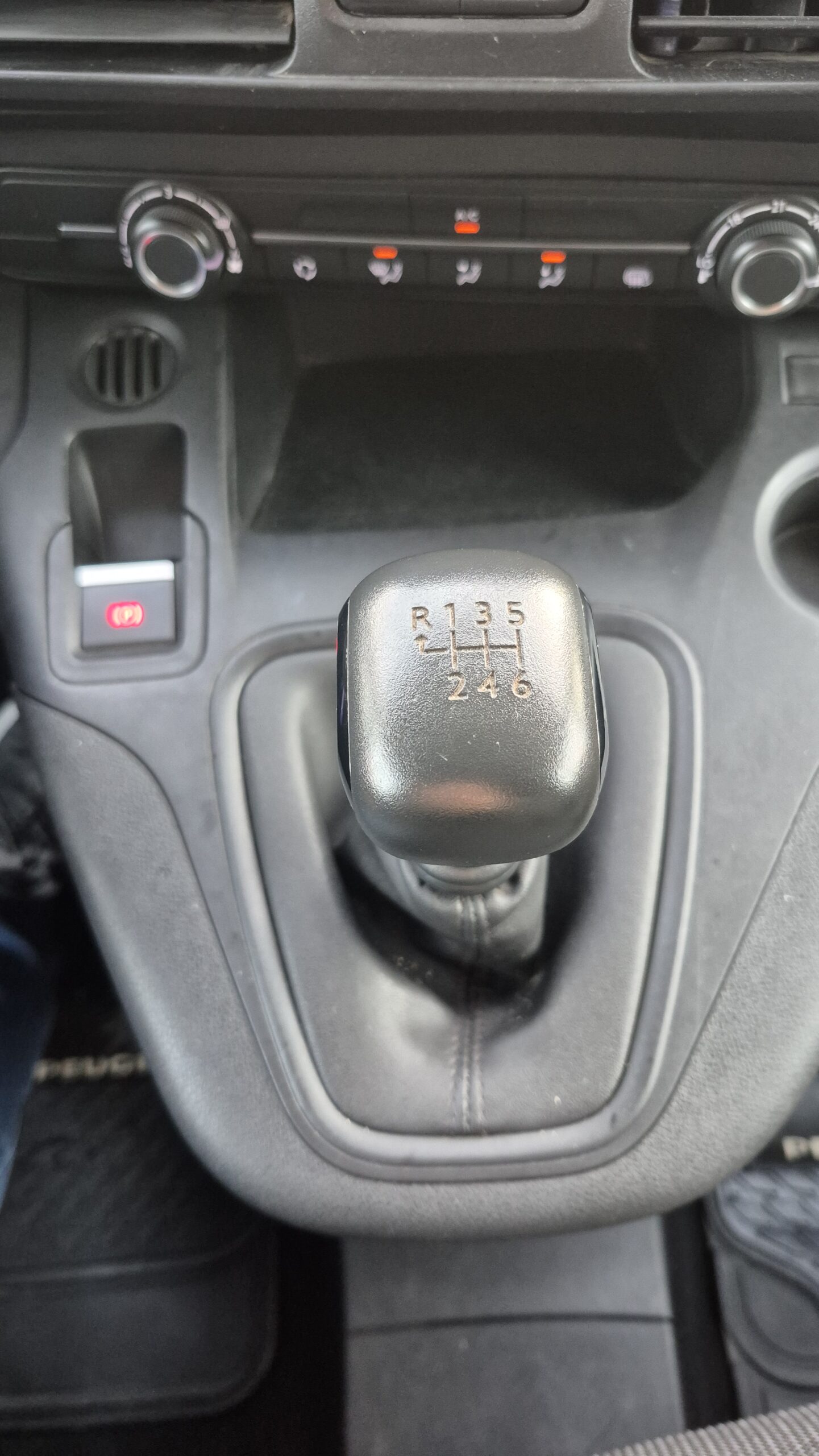 Peugeot Partner 1.5 Hdi L1 — foto 12 de 14