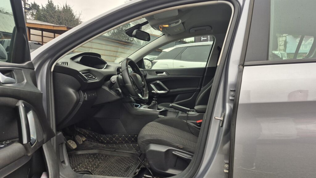 Peugeot 308 1.5Hdi — foto 8 de 17
