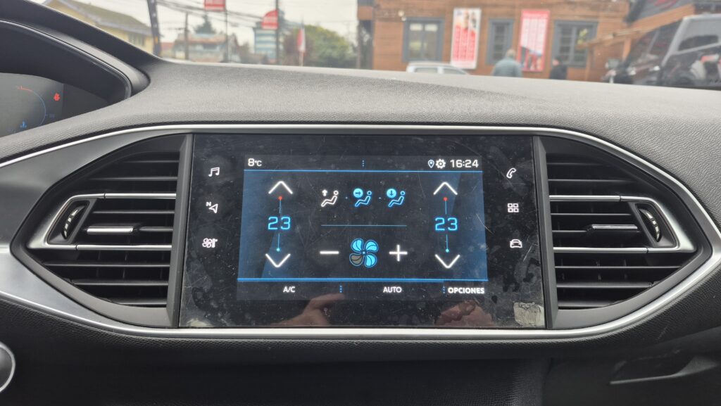Peugeot 308 1.5Hdi — foto 10 de 17