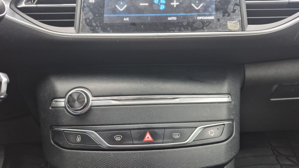 Peugeot 308 1.5Hdi — foto 11 de 17