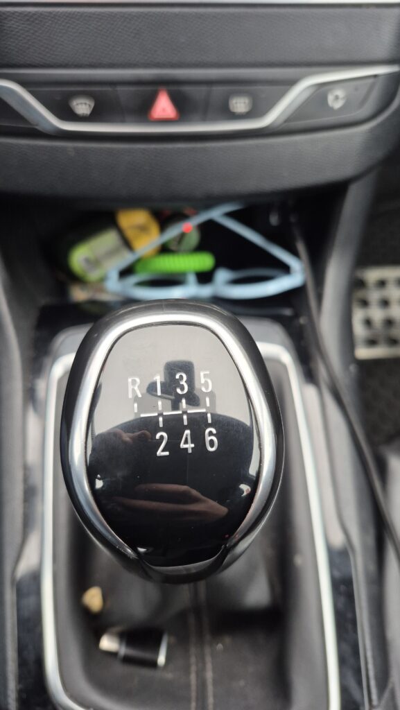 Peugeot 308 1.5Hdi — foto 12 de 17