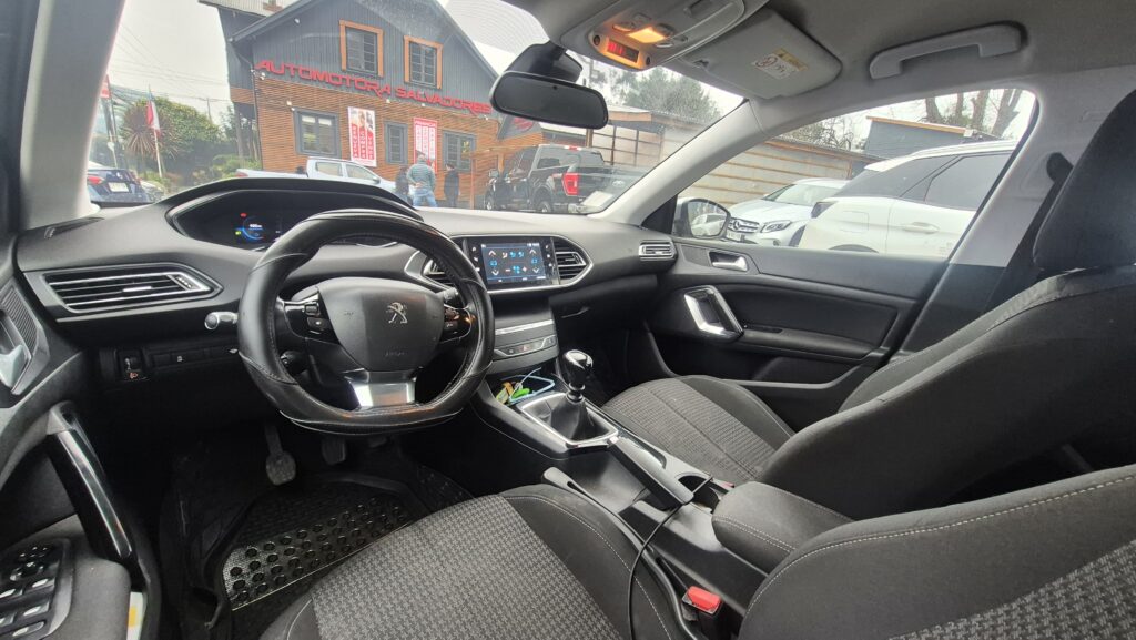 Peugeot 308 1.5Hdi — foto 17 de 17