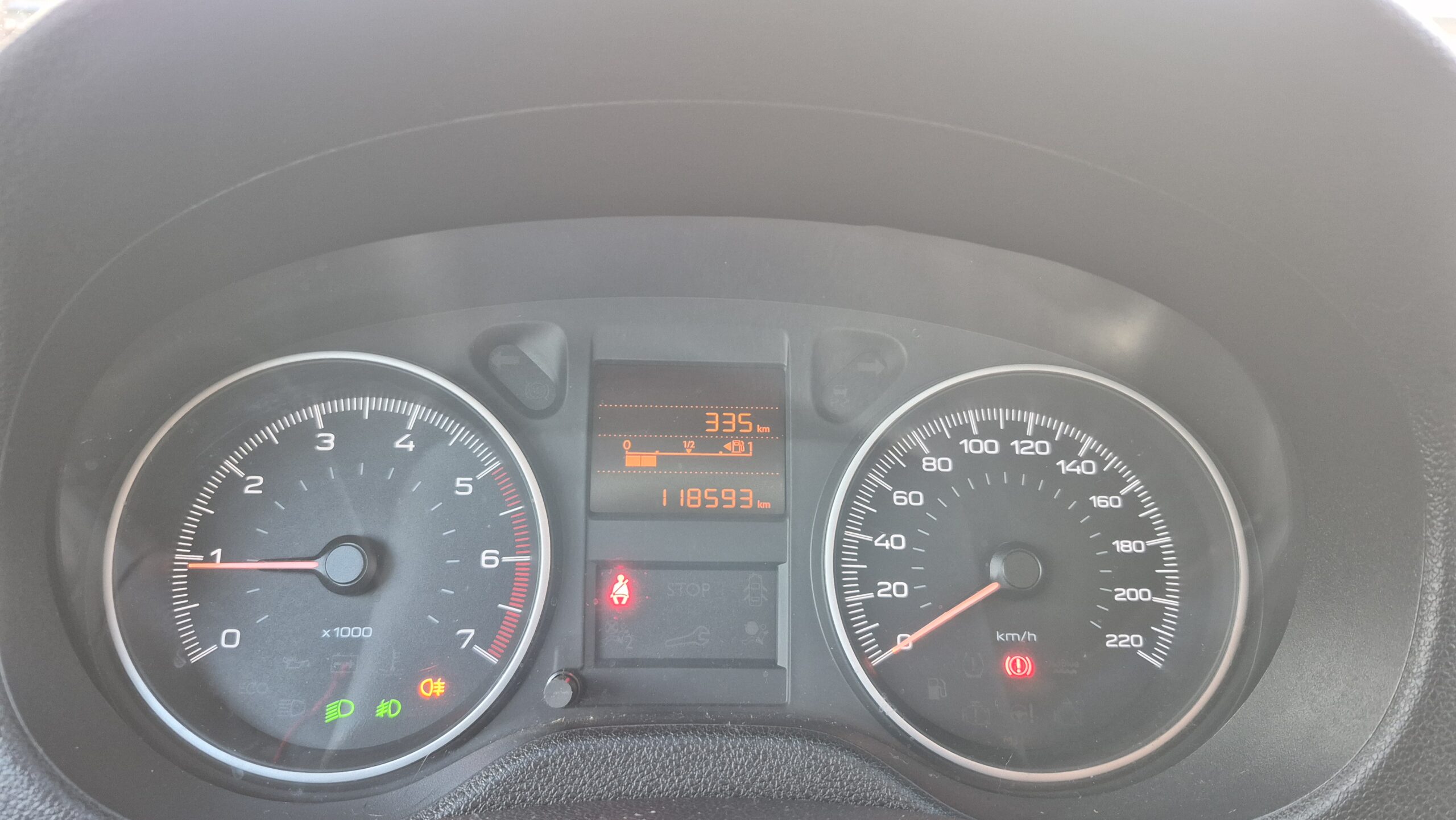 Peugeot 301 1.6 Hdi — foto 8 de 16