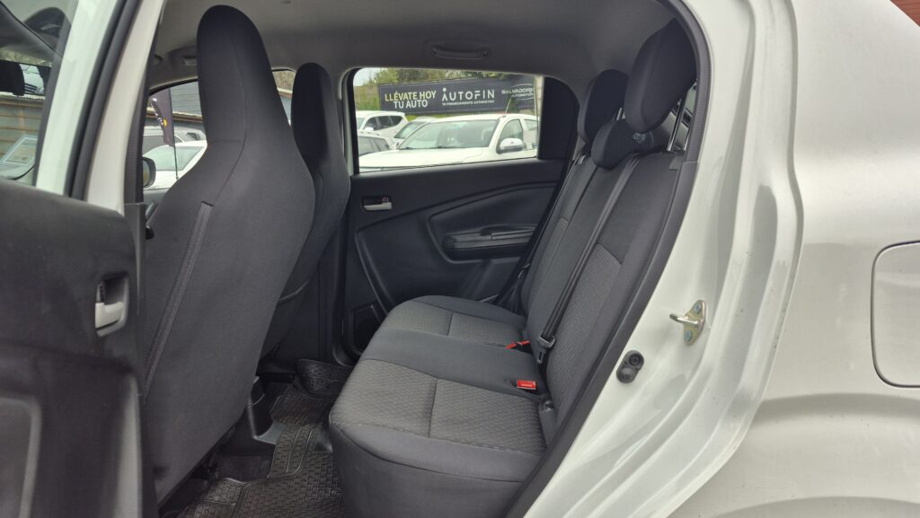 Suzuki Celerio 1.0 Mt Ac — foto 13 de 17