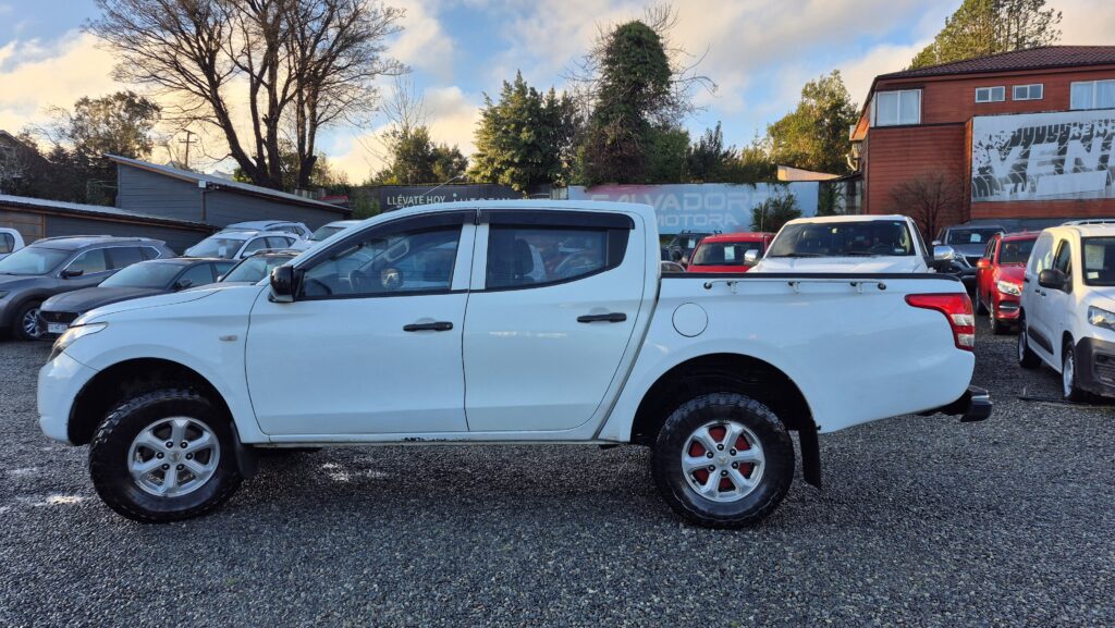 Mitsubishi L200 2.4 Katana — foto 2 de 18
