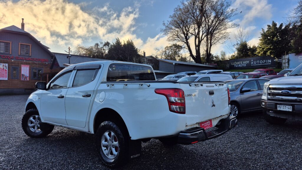 Mitsubishi L200 2.4 Katana — foto 3 de 18