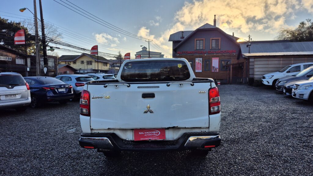 Mitsubishi L200 2.4 Katana — foto 4 de 18