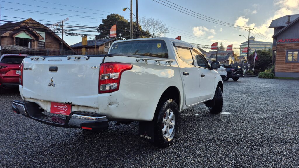 Mitsubishi L200 2.4 Katana — foto 5 de 18