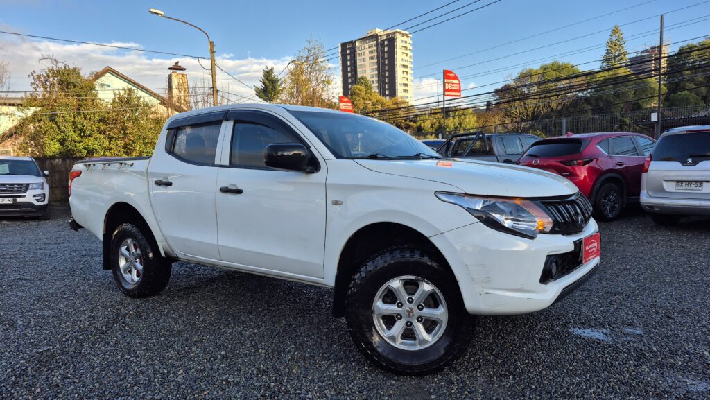 Mitsubishi L200 2.4 Katana — foto 6 de 18