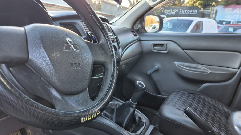 Mitsubishi L200 2.4 Katana — foto 7 de 18