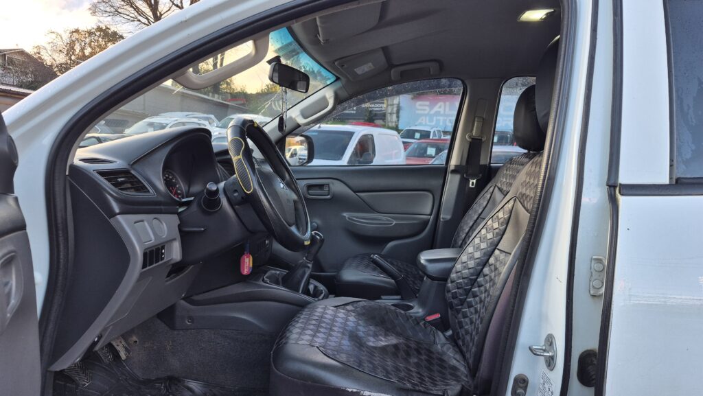 Mitsubishi L200 2.4 Katana — foto 8 de 18
