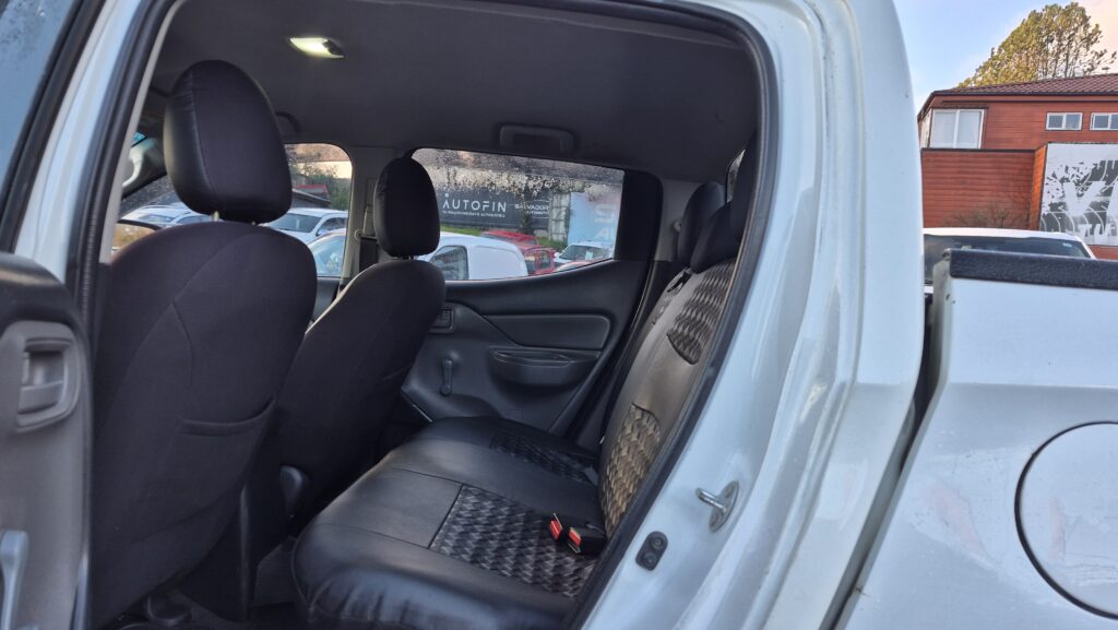 Mitsubishi L200 2.4 Katana — foto 14 de 18