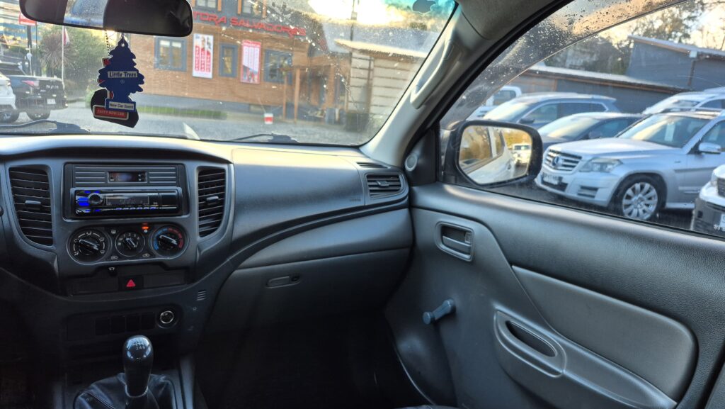 Mitsubishi L200 2.4 Katana — foto 15 de 18