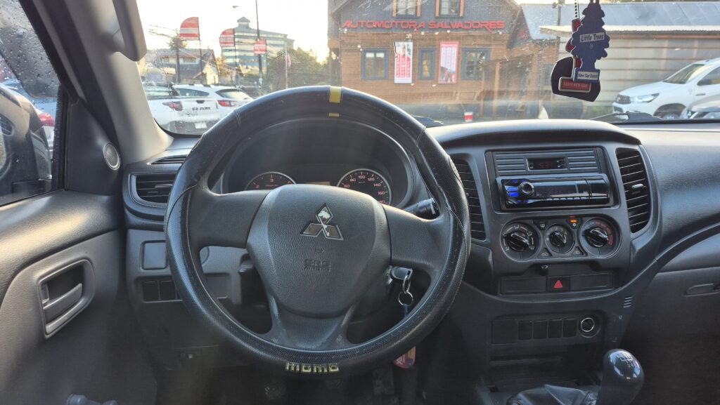 Mitsubishi L200 2.4 Katana — foto 16 de 18