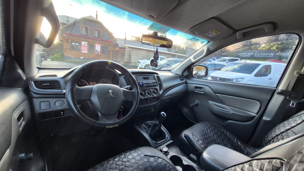 Mitsubishi L200 2.4 Katana — foto 18 de 18