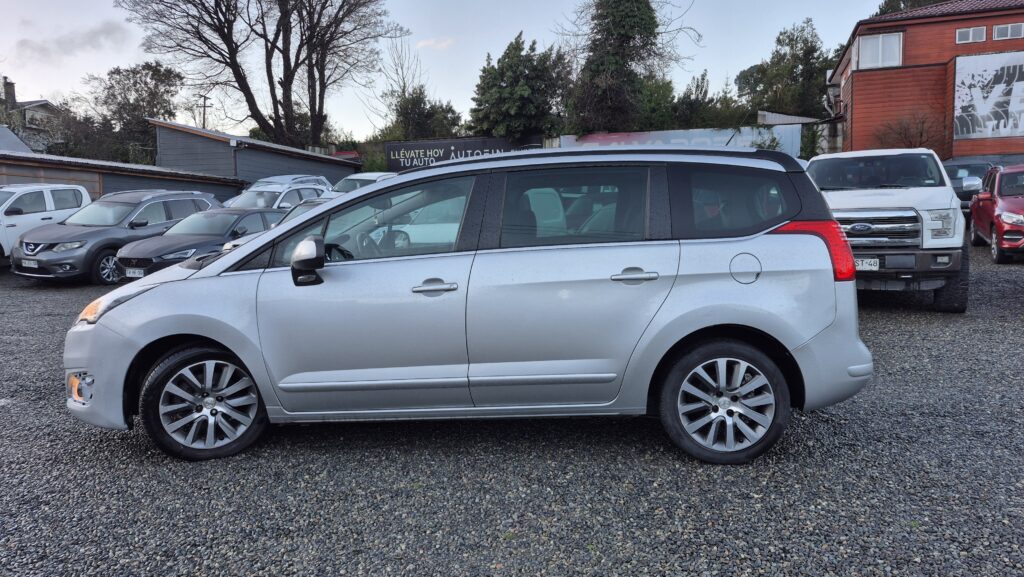 Peugeot 5008 1.6 Allure — foto 2 de 18