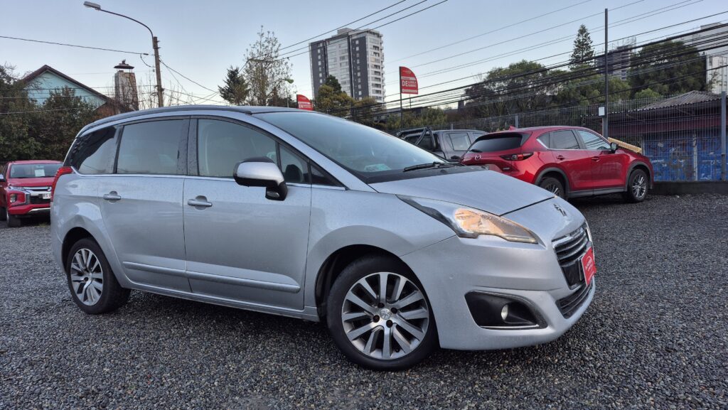 Peugeot 5008 1.6 Allure — foto 6 de 18