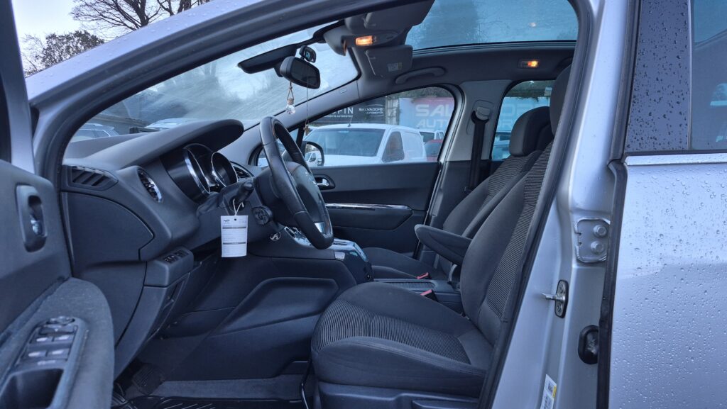 Peugeot 5008 1.6 Allure — foto 8 de 18