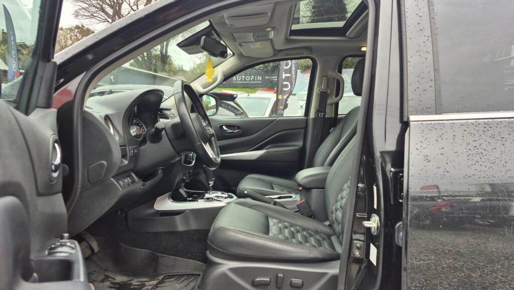 Nissan Navara 2.3 Platinum — foto 8 de 17