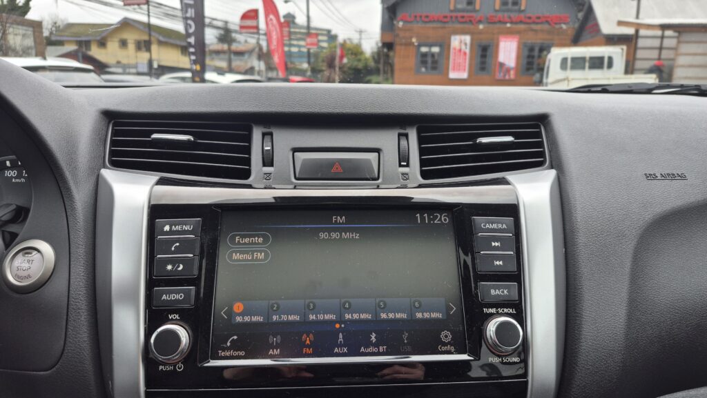 Nissan Navara 2.3 Platinum — foto 9 de 17