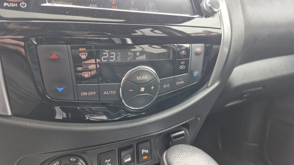 Nissan Navara 2.3 Platinum — foto 10 de 17