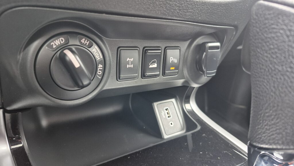 Nissan Navara 2.3 Platinum — foto 11 de 17
