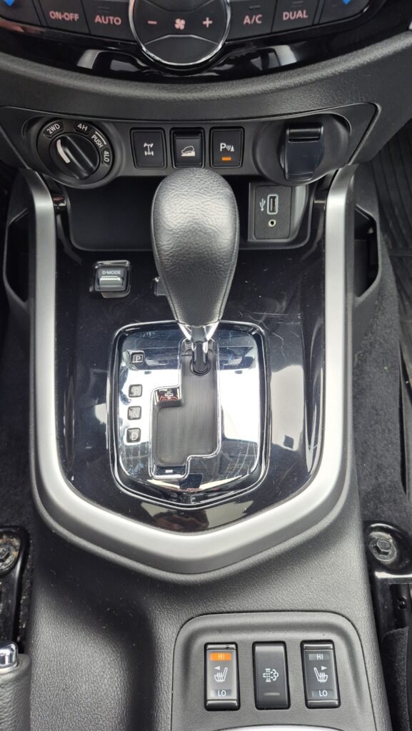 Nissan Navara 2.3 Platinum — foto 12 de 17