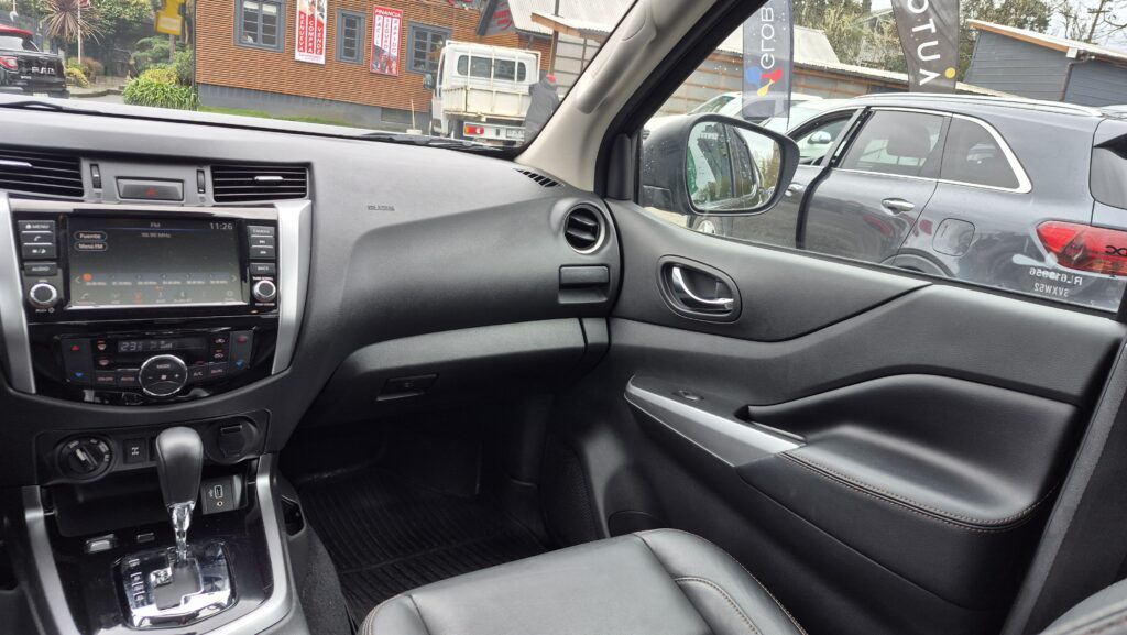 Nissan Navara 2.3 Platinum — foto 14 de 17