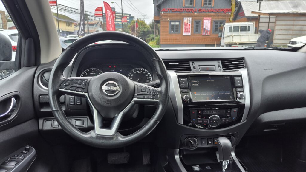 Nissan Navara 2.3 Platinum — foto 15 de 17