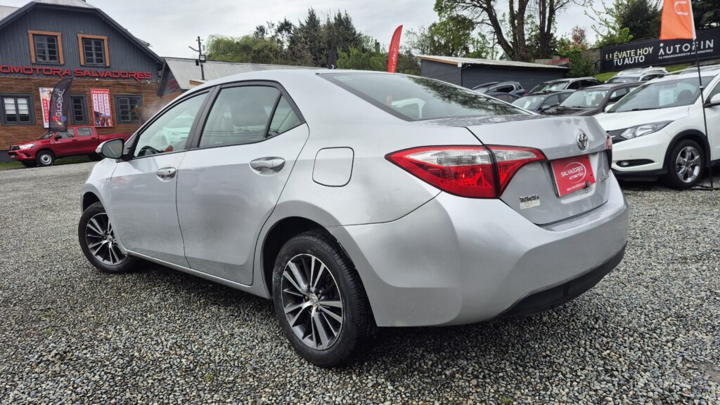 Toyota Corolla — foto 3 de 16