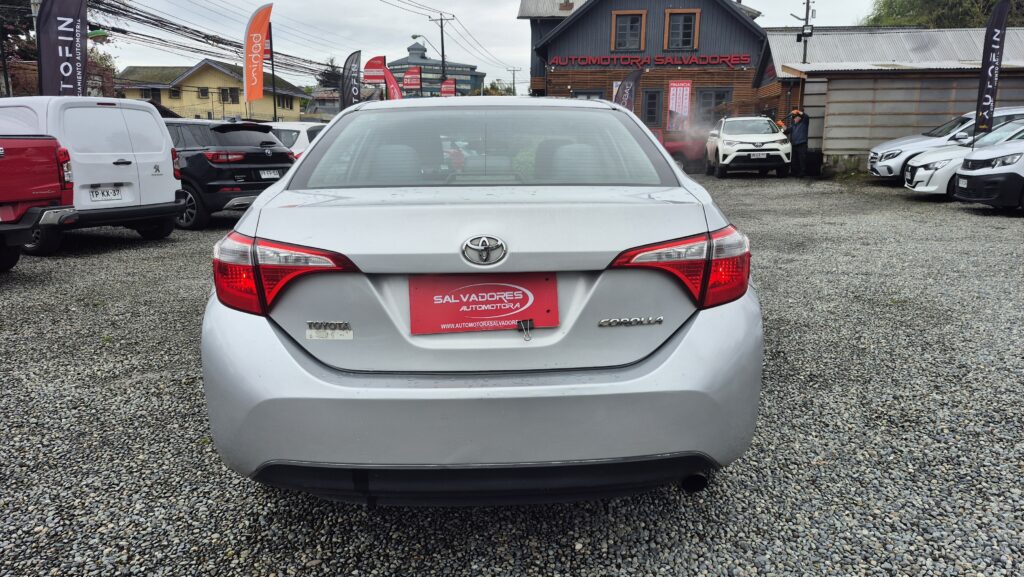 Toyota Corolla — foto 4 de 16